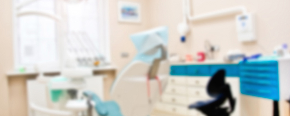 Implant diş tedavisini yapacak hekim seçiminde nelere dikkat edilmelidir?