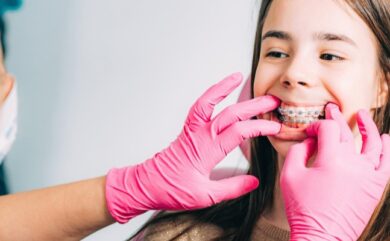 Abdeckung des geöffneten Ramusknochentransplantats mit einem freien Zahnfleischtransplantat