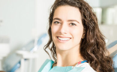 Gibt es schwerwiegende Komplikationen im Zusammenhang mit Implantaten?