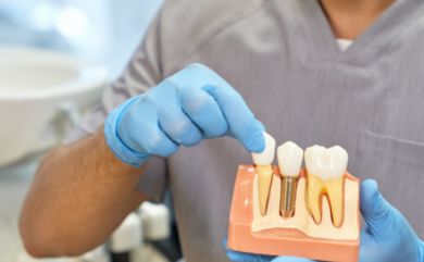 Symptome eines versagenden Zahnimplantats